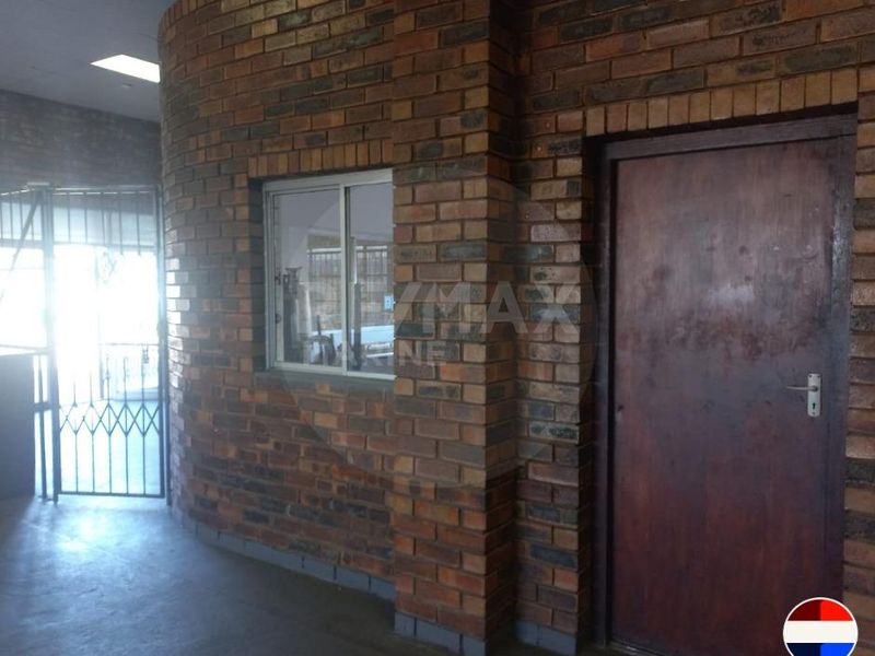 INDUSTRIAL WORKSHOP DREAM – ±650m2 of Opportunity! - Photo 4