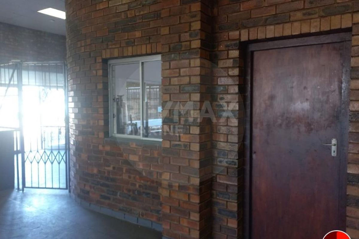 INDUSTRIAL WORKSHOP DREAM – ±650m2 of Opportunity! - Photo 4