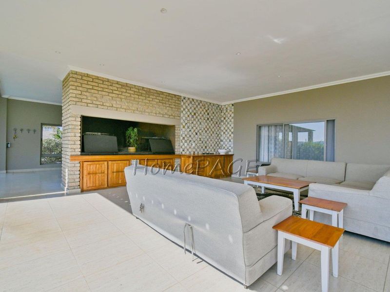 Ext 1, Outjo:  VERY NEAT, LOW MAINTENANCE 5 Bedr Home is for Sale - Photo 9