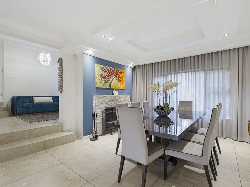Luxury Family Home with Spectacular Panoramic Views in Glenvista - Photo 4