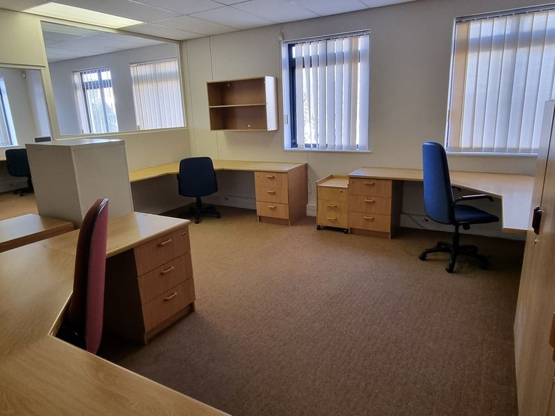 Ground Floor Office in Beautiful Business Park - Photo 8
