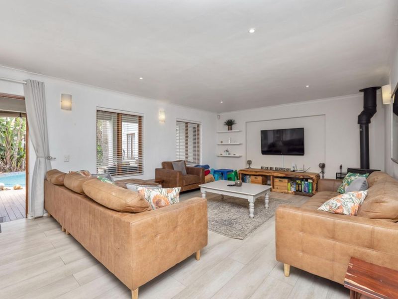 Rare, Spacious Family Home - Flatlet, Home Business Space & Exceptional Entertainment - Photo 2