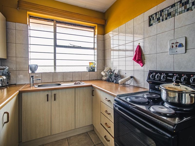 PRICED TO GO! 5 TH FLOOR UNIT - Photo 5