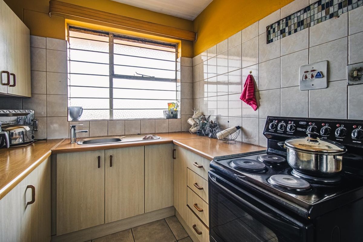 PRICED TO GO! 5 TH FLOOR UNIT - Photo 5