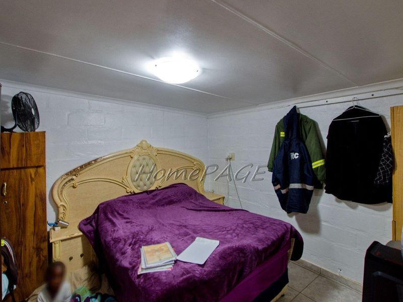 Kuisebmond, Walvis Bay: Home with 2 apartments for sale - Photo 10