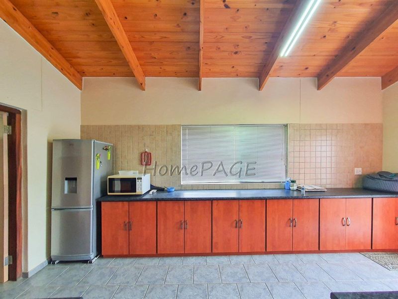 Ext 6, Henties Bay:  4 Bedr home with 4-car Garage is for Sale - Photo 6