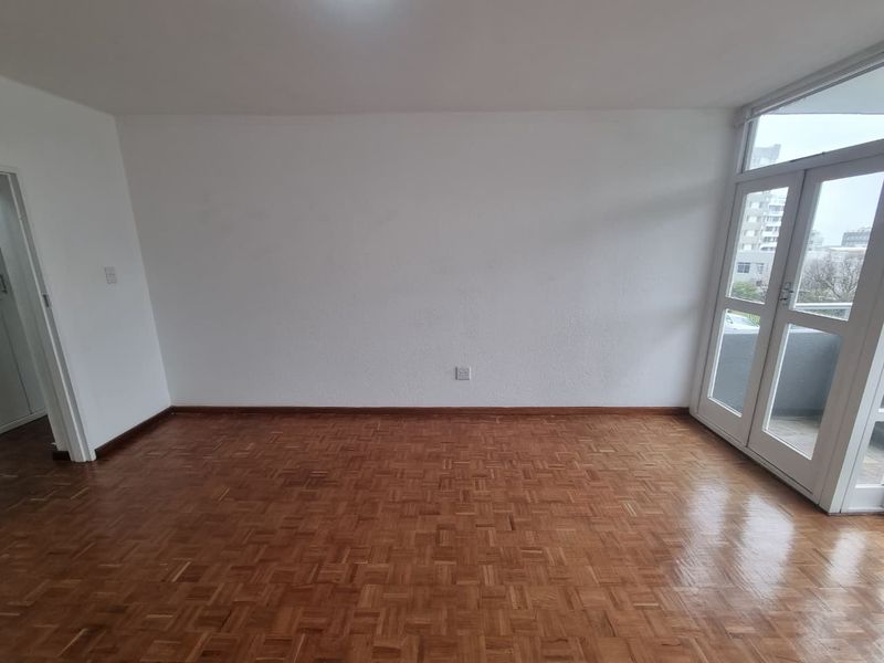 Unfurnished 1-Bedroom Apartment To Ret in Sea Point - Photo 5