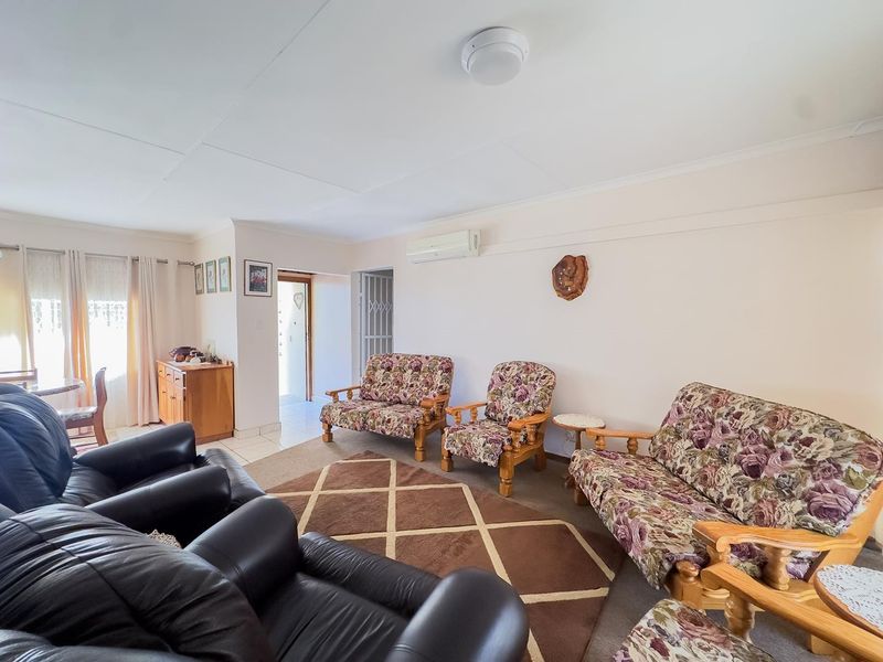 Spacious Family Home on a Large Stand with Exceptional Potential - Photo 7