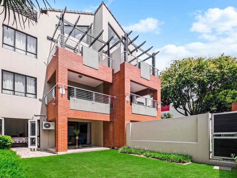 IDEAL LOCK-UP AND GO GROUND FLOOR UNIT IN SOUGHT AFTER TINZA LIFESTYLE ESTATE - Photo 1