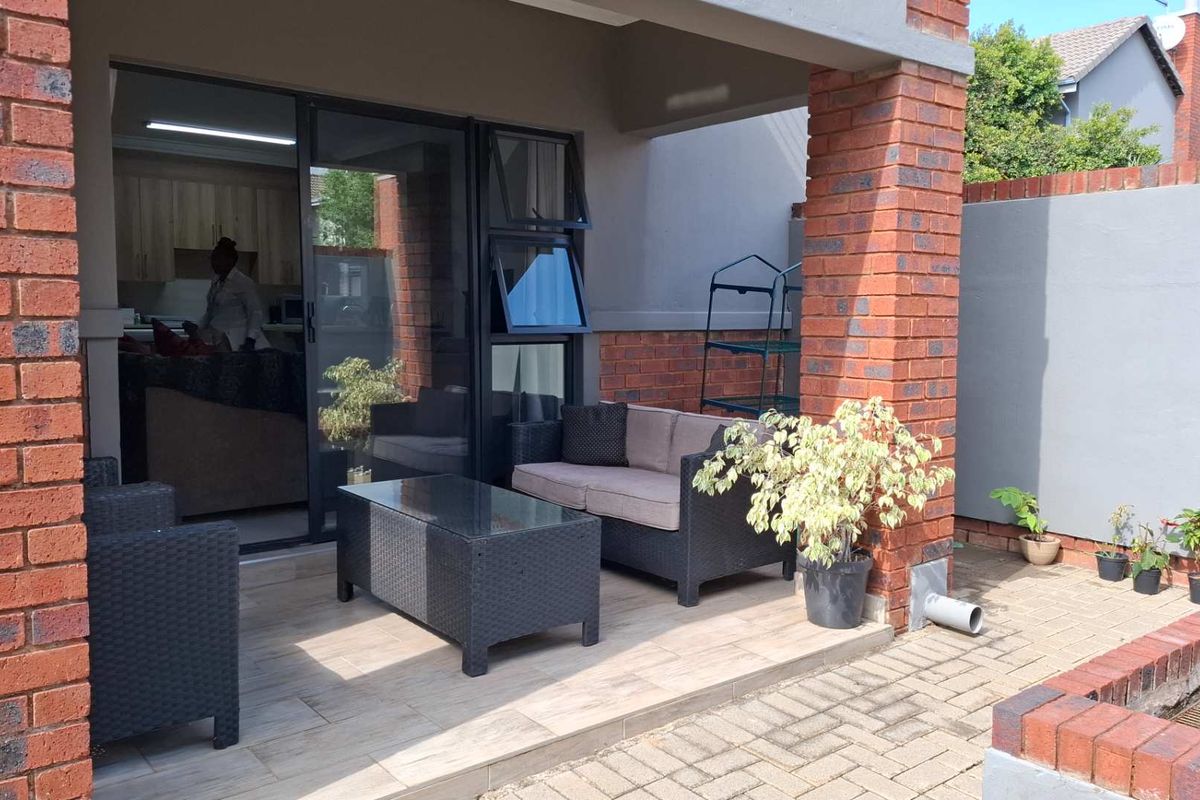 Modern Living in Secure Nature Estate - Photo 3