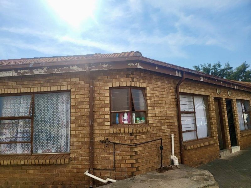 1 Bedroom Apartment for Sale in Opulent Mews, Vosloorus - Photo 1