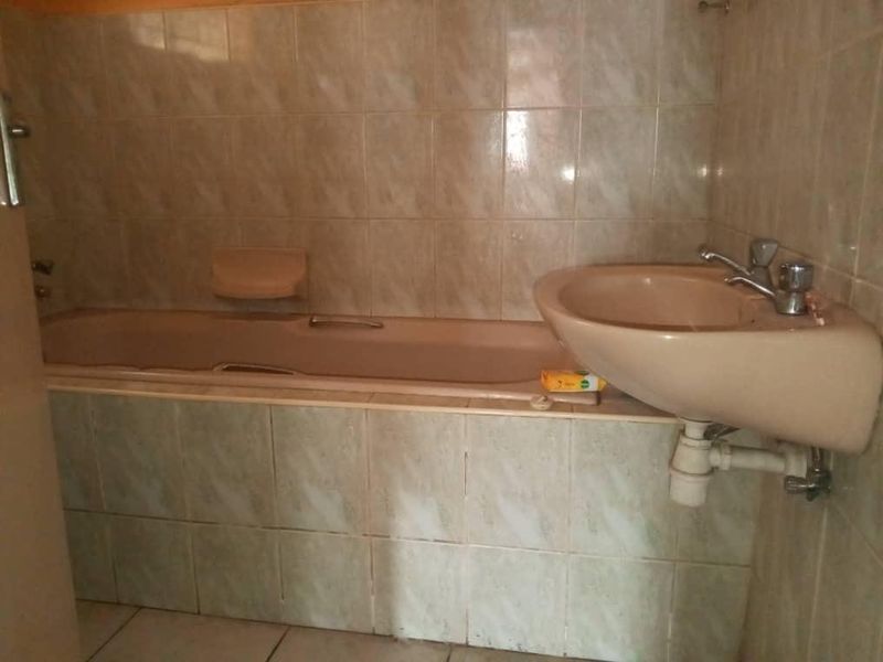 Big home for sale. - Photo 8