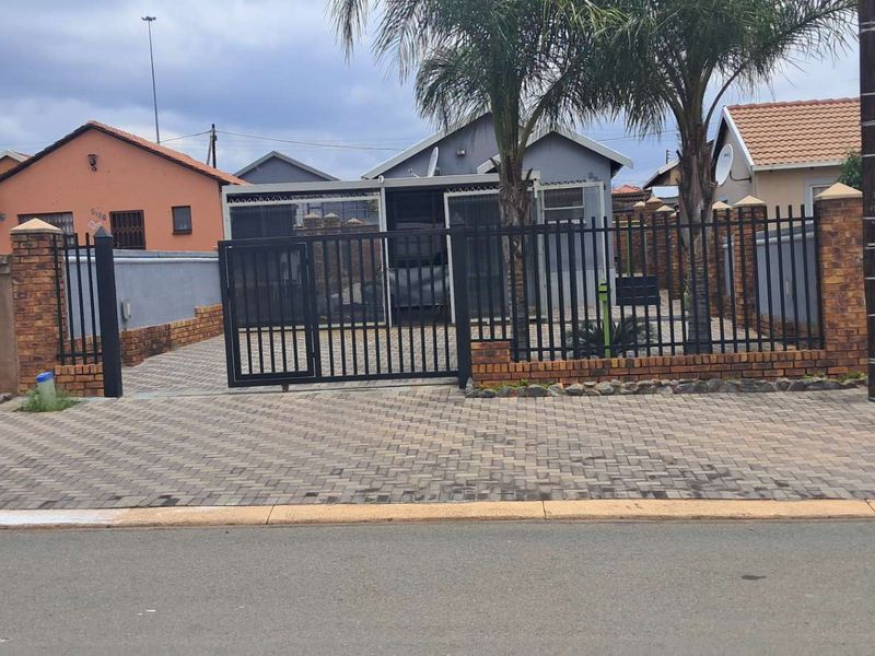 Beautiful 2 bedroom home - Photo 2