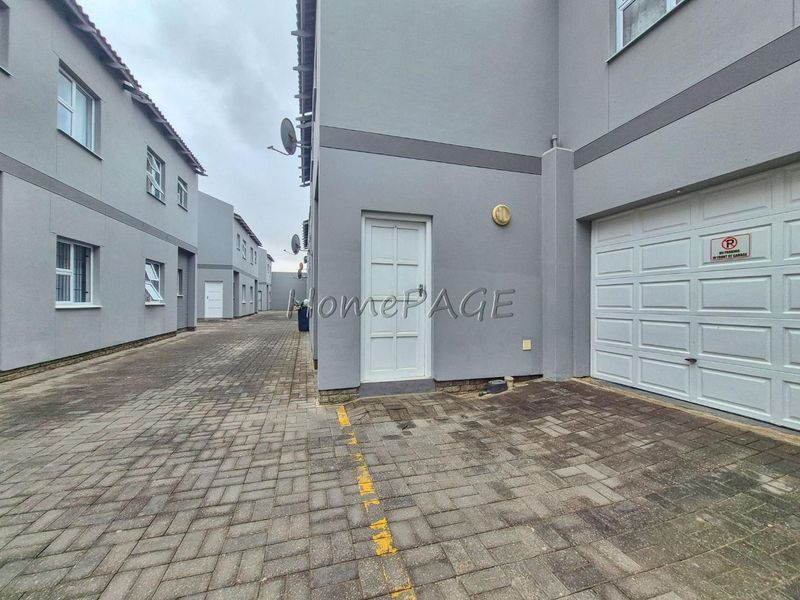 Hermes, Walvis Bay:  3 Bedr Townhouse In Mola Mola Complex is for sale - Photo 2