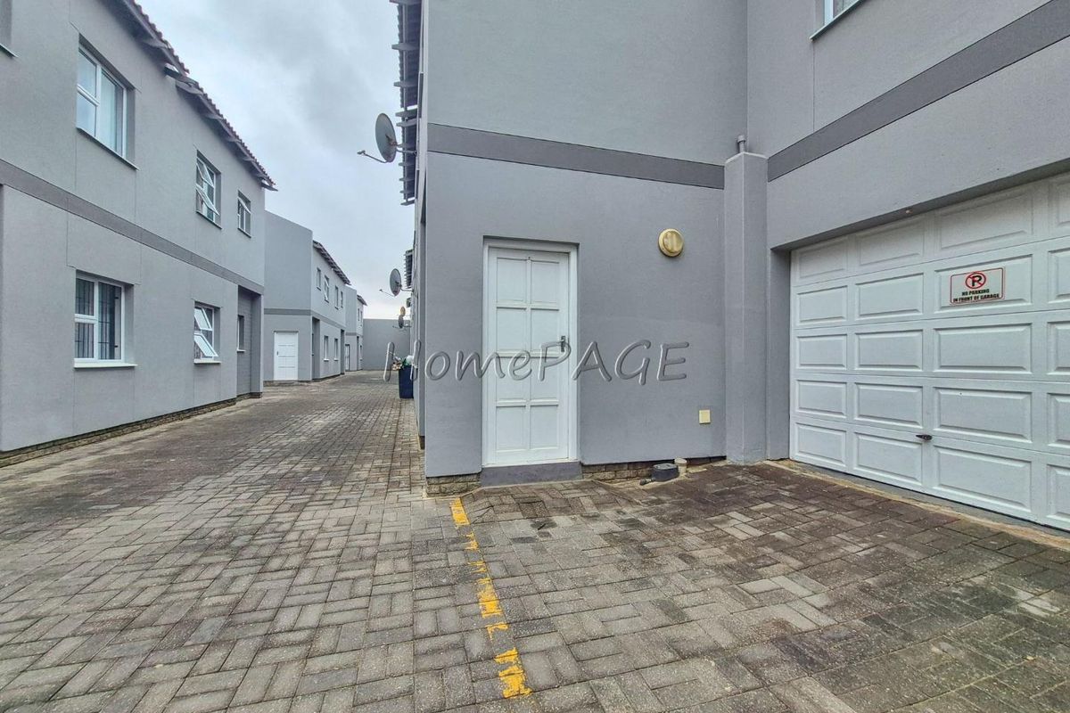 Hermes, Walvis Bay:  3 Bedr Townhouse In Mola Mola Complex is for sale - Photo 2