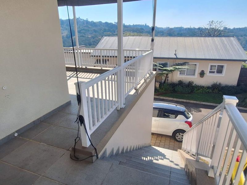 Modern 3 Bed Townhouse in Waterfall with automated Double Garage. - Photo 5