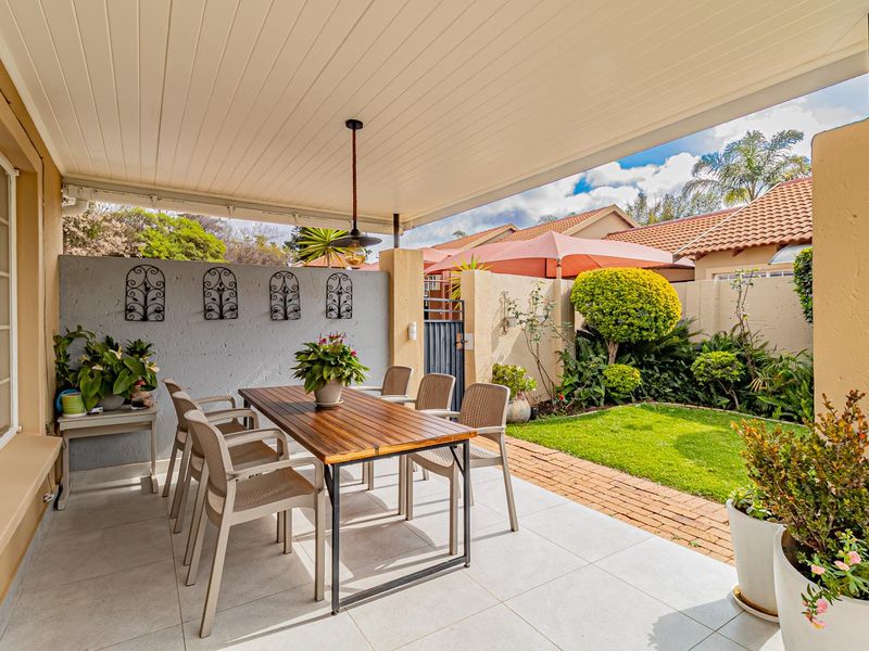 NEWLY RENOVATED FREESTANDING TOWNHOUSE WITH LARGE GARDEN IN COMPLEX CHURCHILL COMPLEX - Photo 4