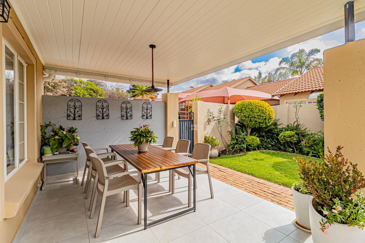 NEWLY RENOVATED FREESTANDING TOWNHOUSE WITH LARGE GARDEN IN COMPLEX CHURCHILL COMPLEX - Photo 4