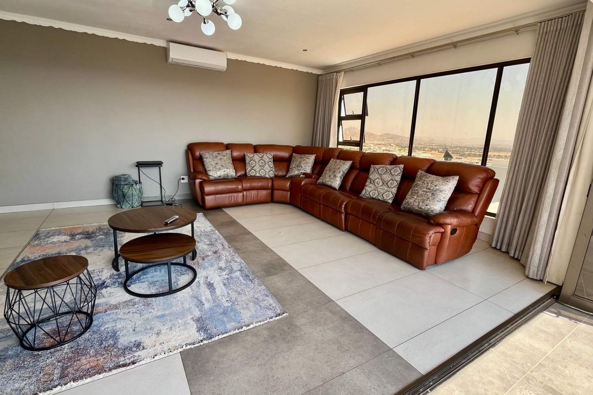 Modern Executive 5 Bedroom Home with a 1 Bedroom flat / Luxury BnB – Gamsa Street, Windhoek - Photo 3