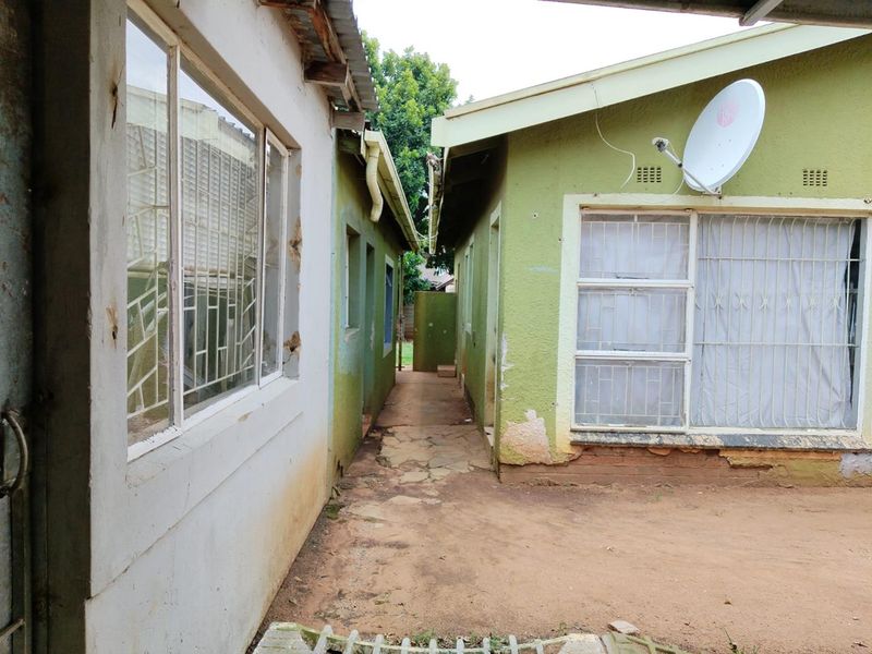 3 bedroom house with rental income of R21 000 a month - Photo 7