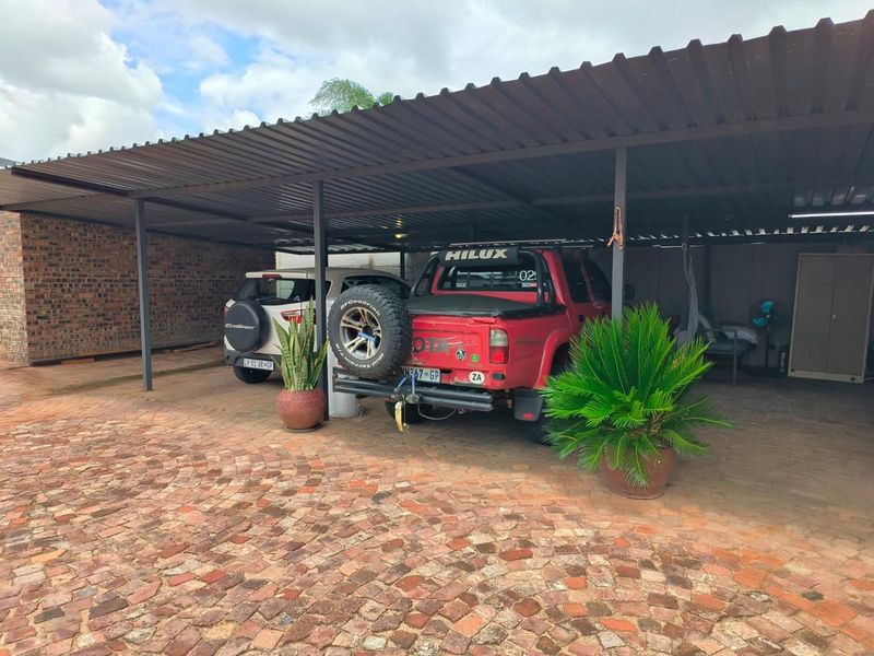 Investment property with a 3 bedroomed home, plus  2 freestanding, self contained flats. - Photo 9