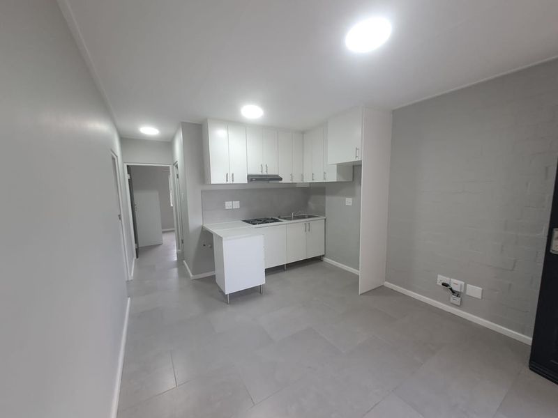 Wake Up to Mountain Views – Stylish New Apartment in Diep River - Photo 5