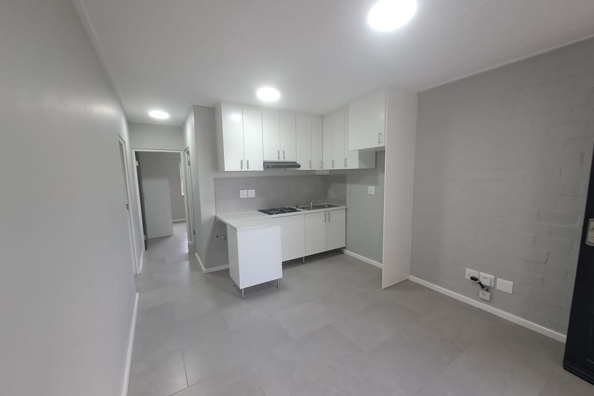 Wake Up to Mountain Views – Stylish New Apartment in Diep River - Photo 5