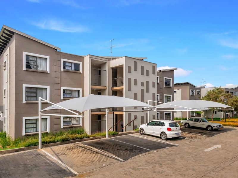 2 BEDROOM 1 BATHROOM MODERN APARTMENT - Photo 2