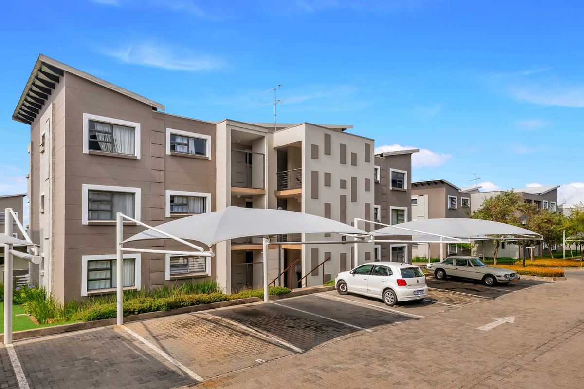 2 BEDROOM 1 BATHROOM MODERN APARTMENT - Photo 2