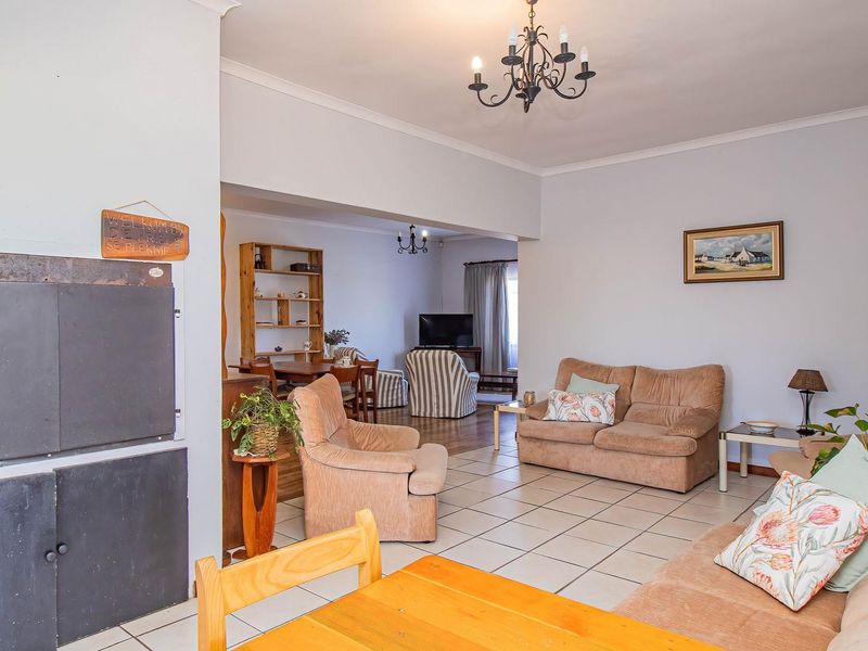 Family-sized Home in De Kelders - Photo 10