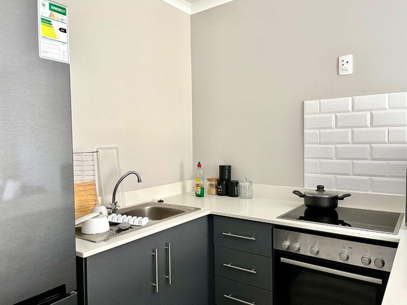 2 Bedroom Ground Floor Apartment with Private Garden – Waterfall - Photo 2