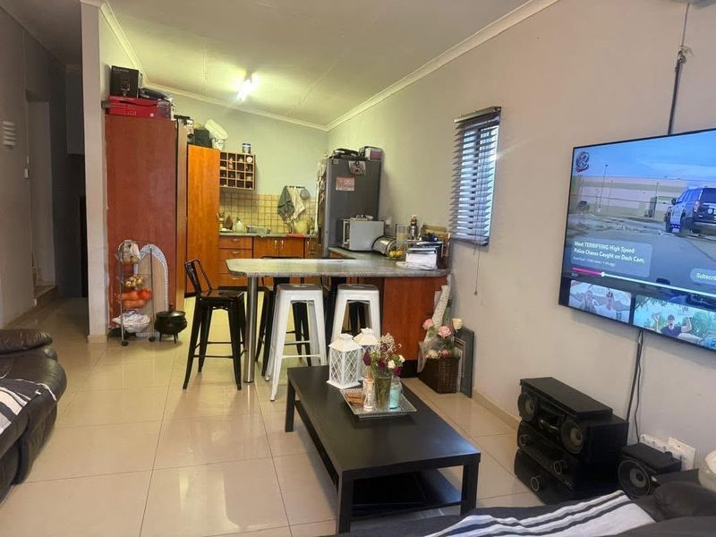 Freestanding house for sale in Dorado Park - Photo 6