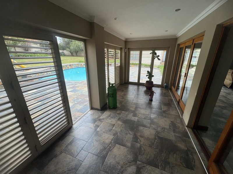 Huge Family Home with Flatlet - Photo 5