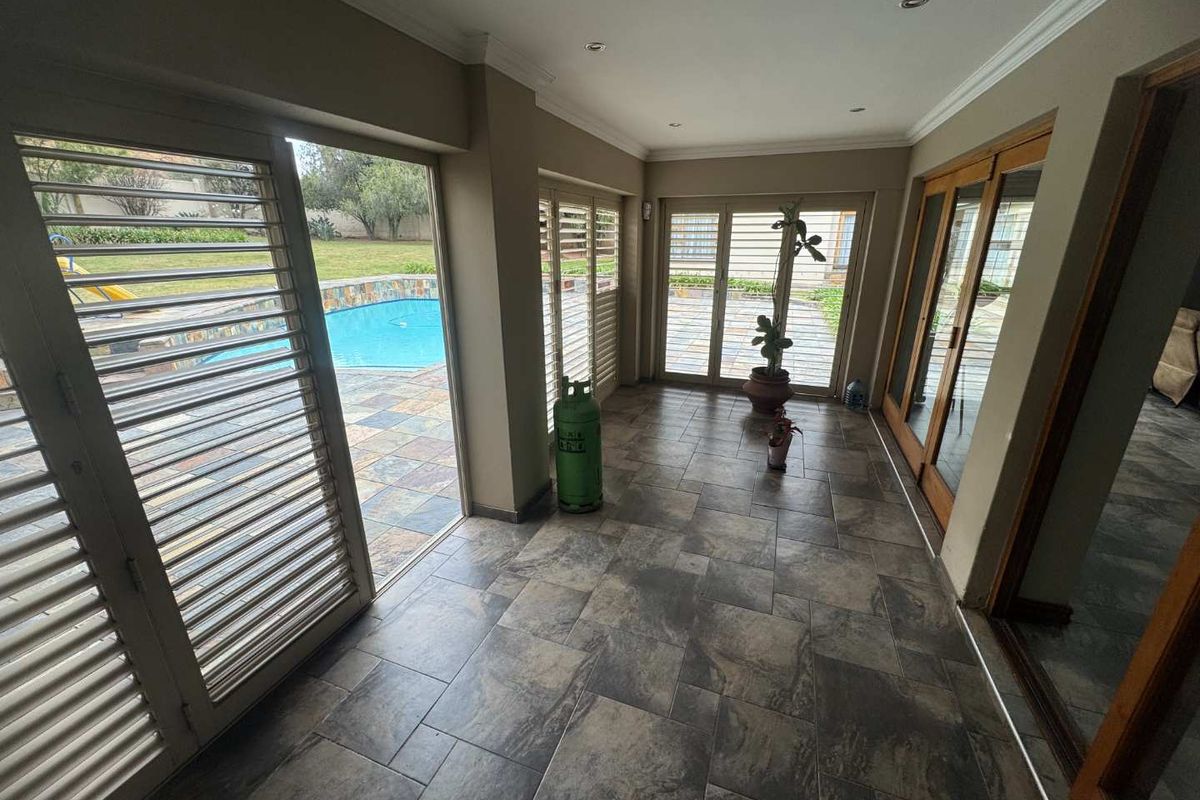 Huge Family Home with Flatlet - Photo 5