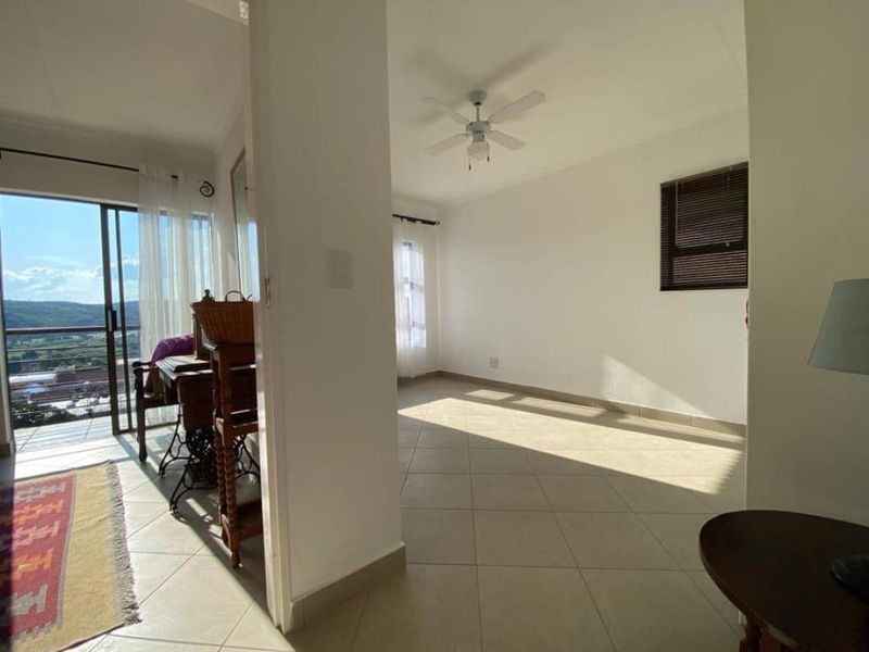 Modern Top-Floor Apartment with Stunning Sunset Views. - Photo 9