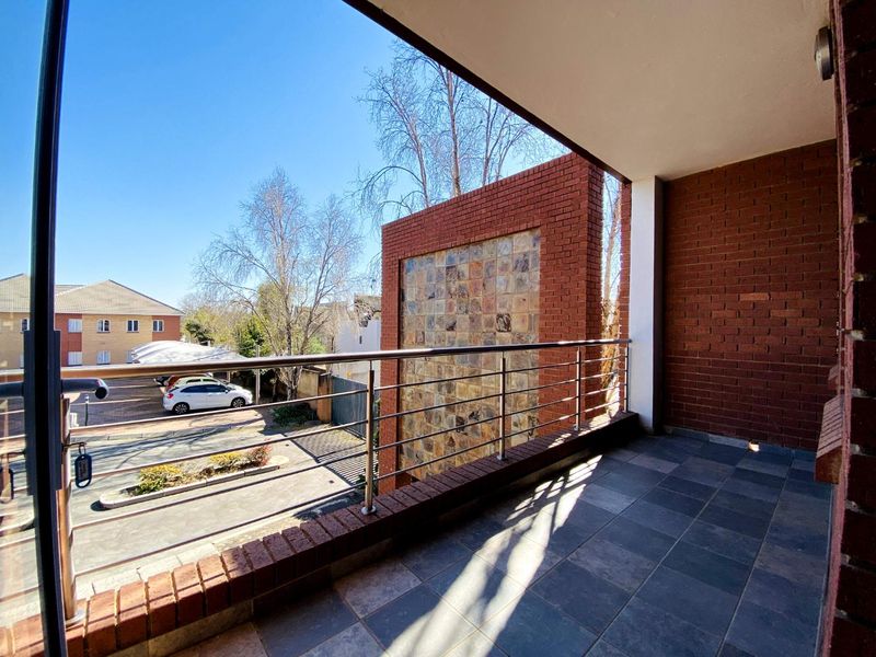 Professional Office Suite with Balcony in Fourways - Photo 3