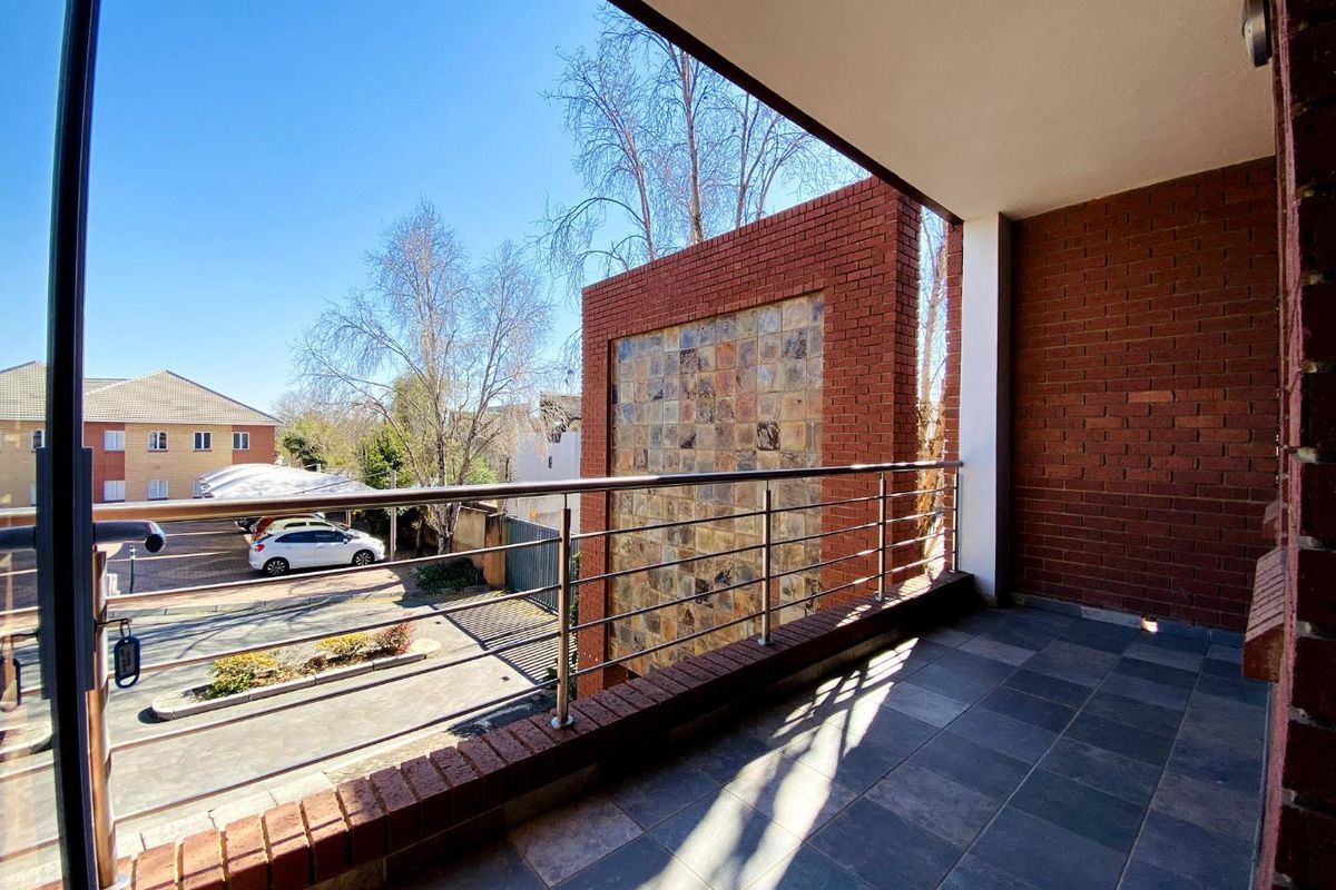 Professional Office Suite with Balcony in Fourways - Photo 3
