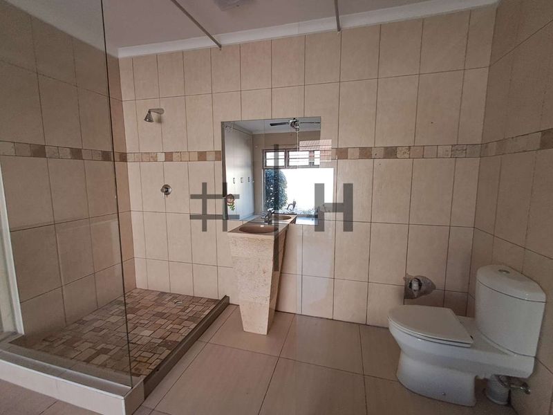 House for RENT - Photo 4