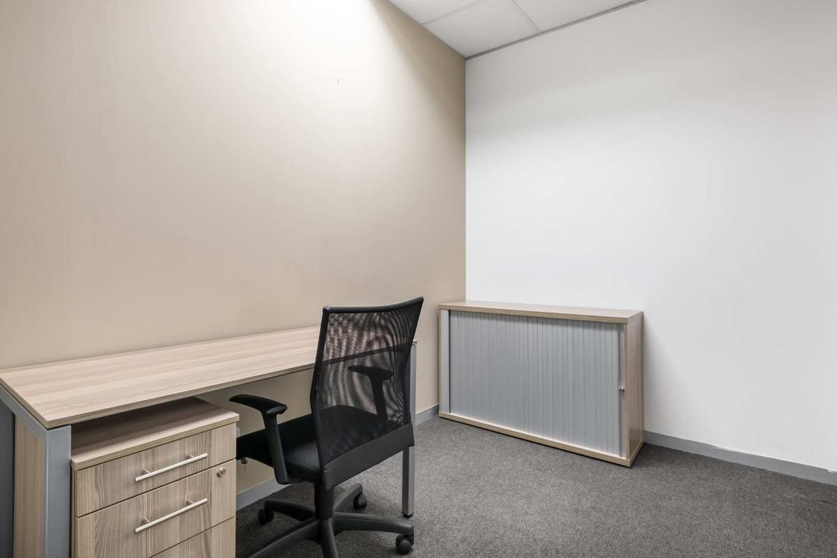 Private office space for 1 person in Regus Tyger Valley, Willowbridge - Photo 2