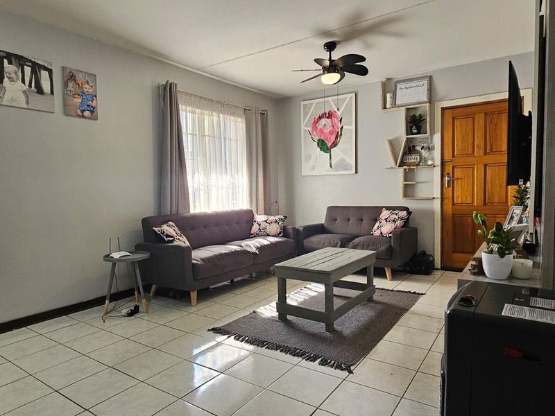 Pet-Friendly Gem with Spacious Living in Radiokop - Photo 5