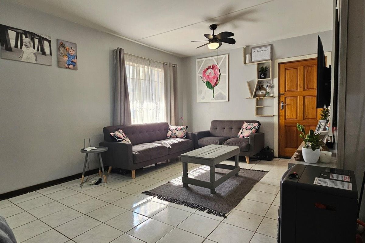 Pet-Friendly Gem with Spacious Living in Radiokop - Photo 5