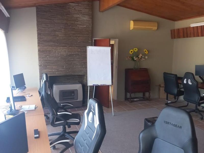 HOUSE WITH MULTIPLE OPPORTUNITIES FOR SALE!! - Photo 7