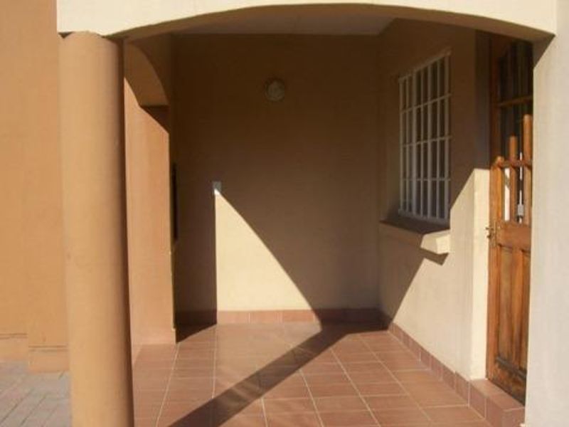 Modern 2-Bedroom Apartment for Rent in Stratford, Garsfontein - Photo 6