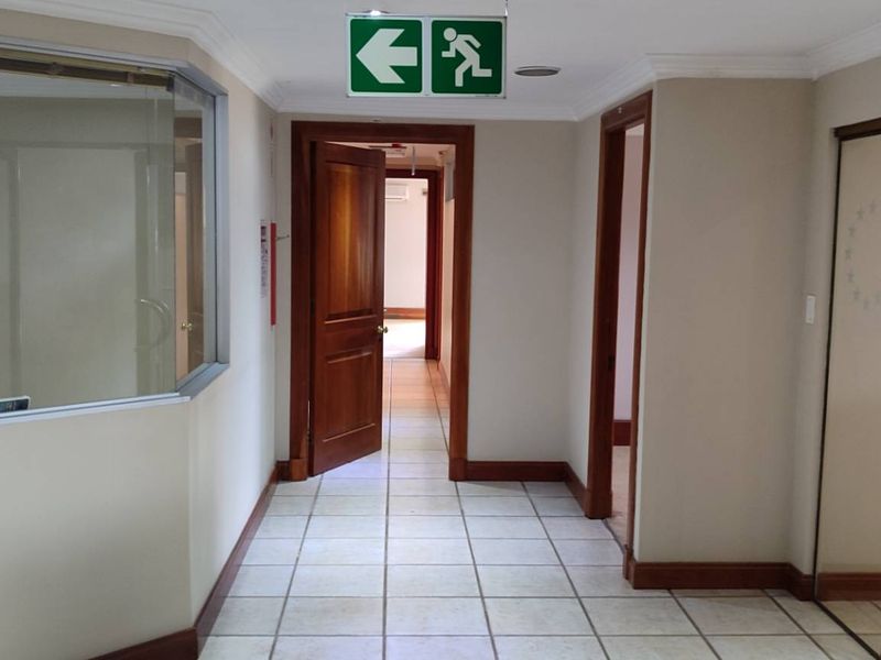 383 Sqm Office space in a tranquil environment! - Photo 10