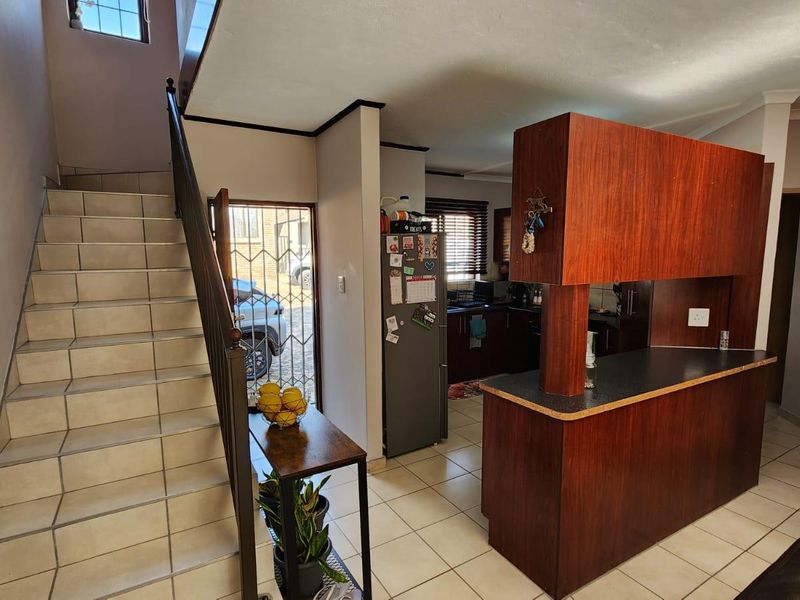 Safe, Stylish & Spacious 3-Bedroom Home available in Cashan! - Photo 3