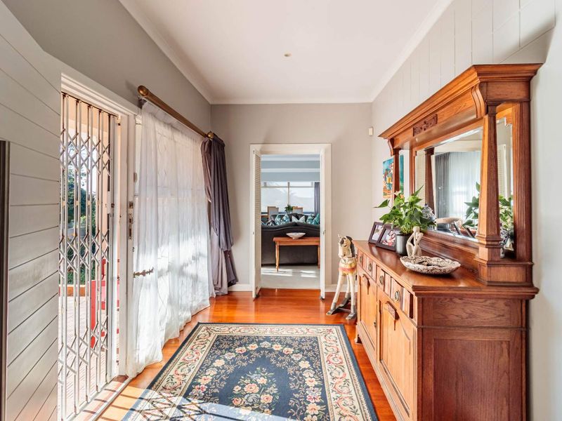 4/5 BED | PARSONS HILL | LARGE FAMILY FAMILY HOME WITH DESIGNER FLAIR - Photo 2