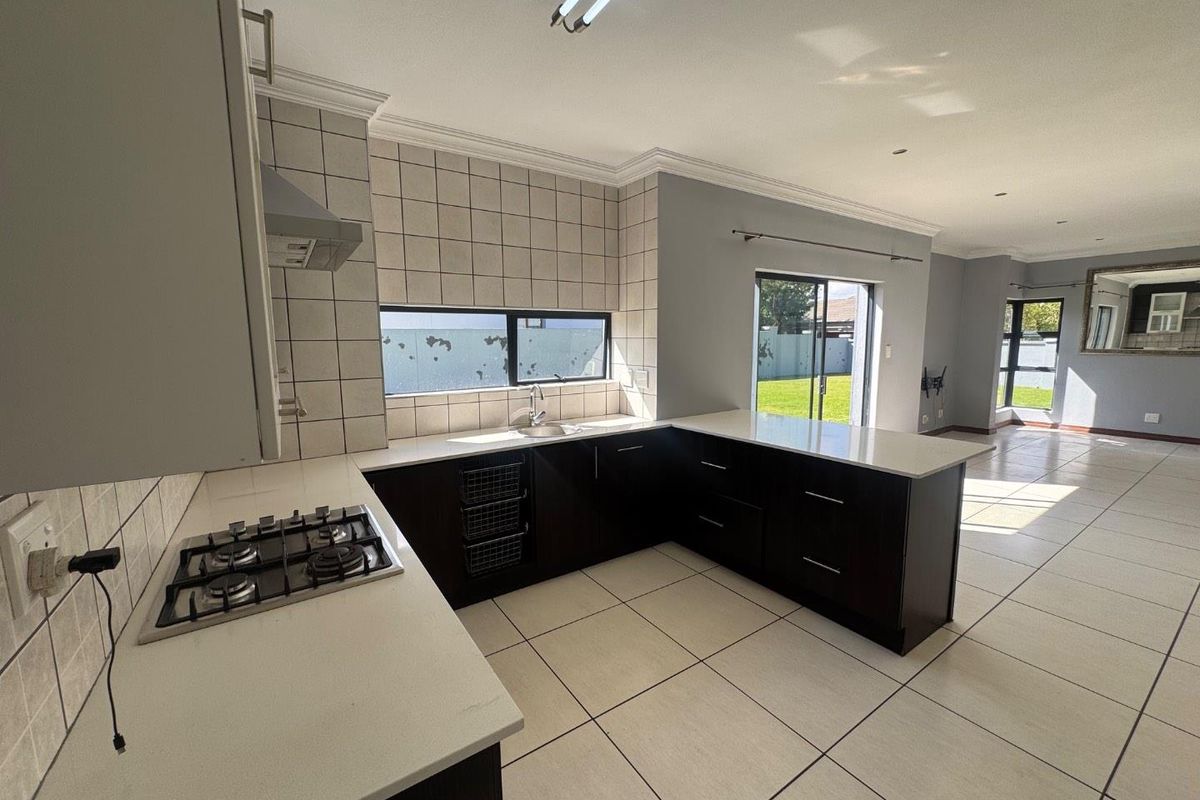 Modern 4-Bedroom Family Home with Staff Quarters in Midstream Hill - Photo 5