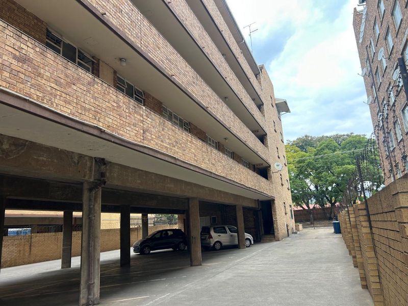 2 bedroom apartment in Pretoria west - Photo 2