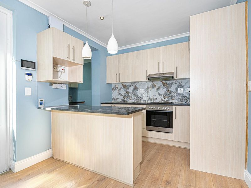 Spacious 360m2 Home in Prime Claremont – Ideal Family Living with Secure, Modern Comfort - Photo 6