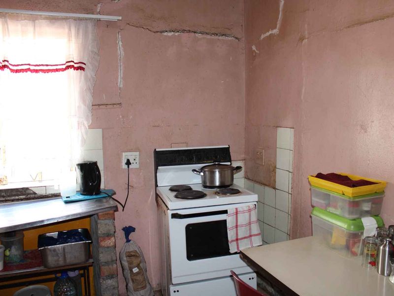 Fixer- Upper For Sale in Woodstock - Photo 10